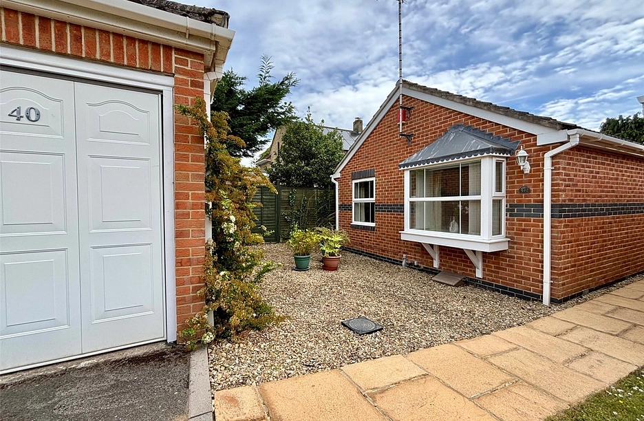2 bedroom bungalow for sale - Campden Road, Benhall, Cheltenham, Gloucestershire, GL51 - Property View 1