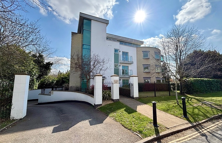 2 bedroom apartment for sale - West Approach Drive, Pittville, Cheltenham, Gloucestershire, GL52 - Property View 1